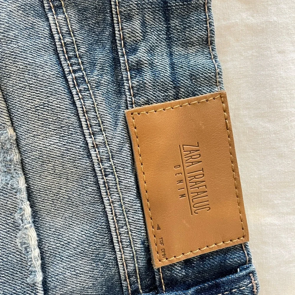 Zara jean shorts. Lots of distress and‎ very short.
